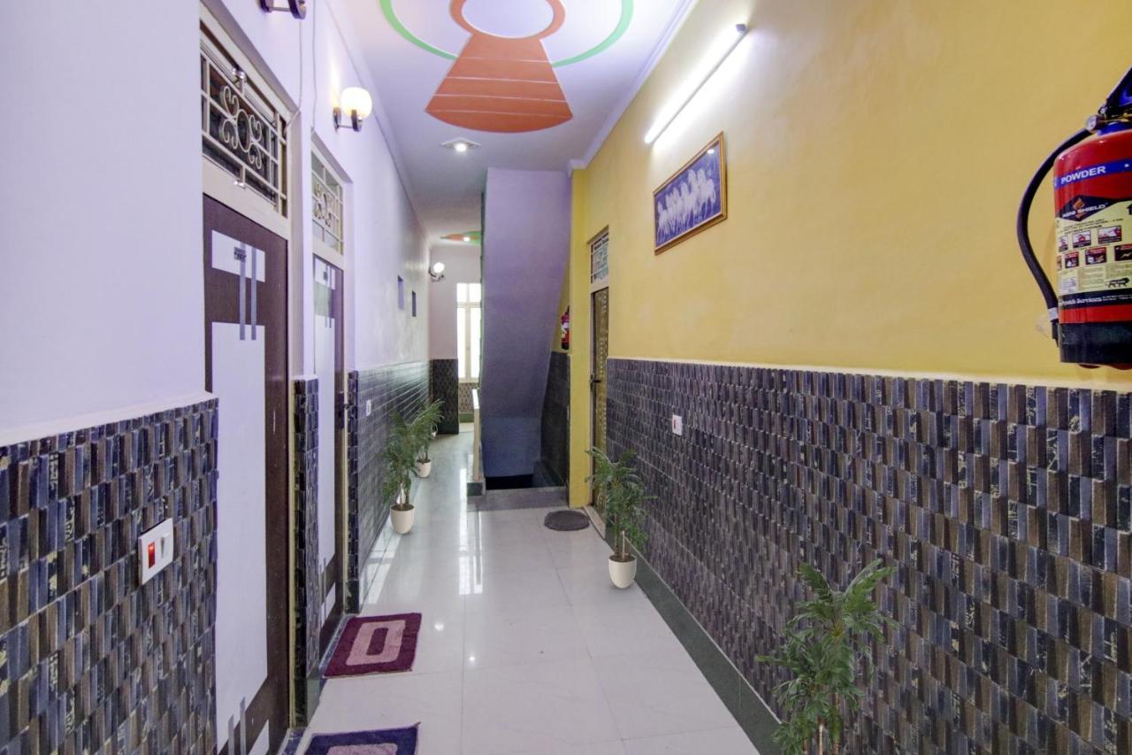 Hotel O S Palace Near Samaypur Badli Metro Station Delhi  Bagian luar foto