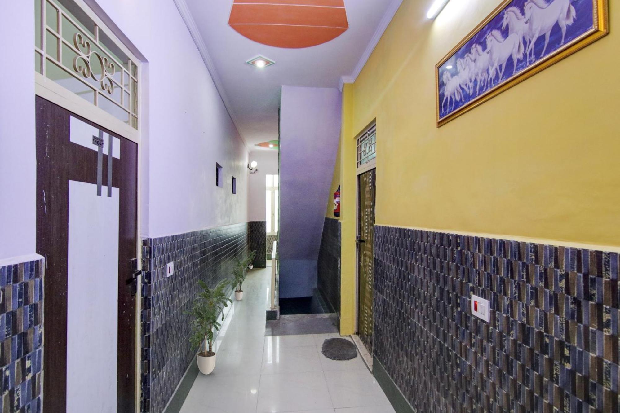 Hotel O S Palace Near Samaypur Badli Metro Station Delhi  Bagian luar foto