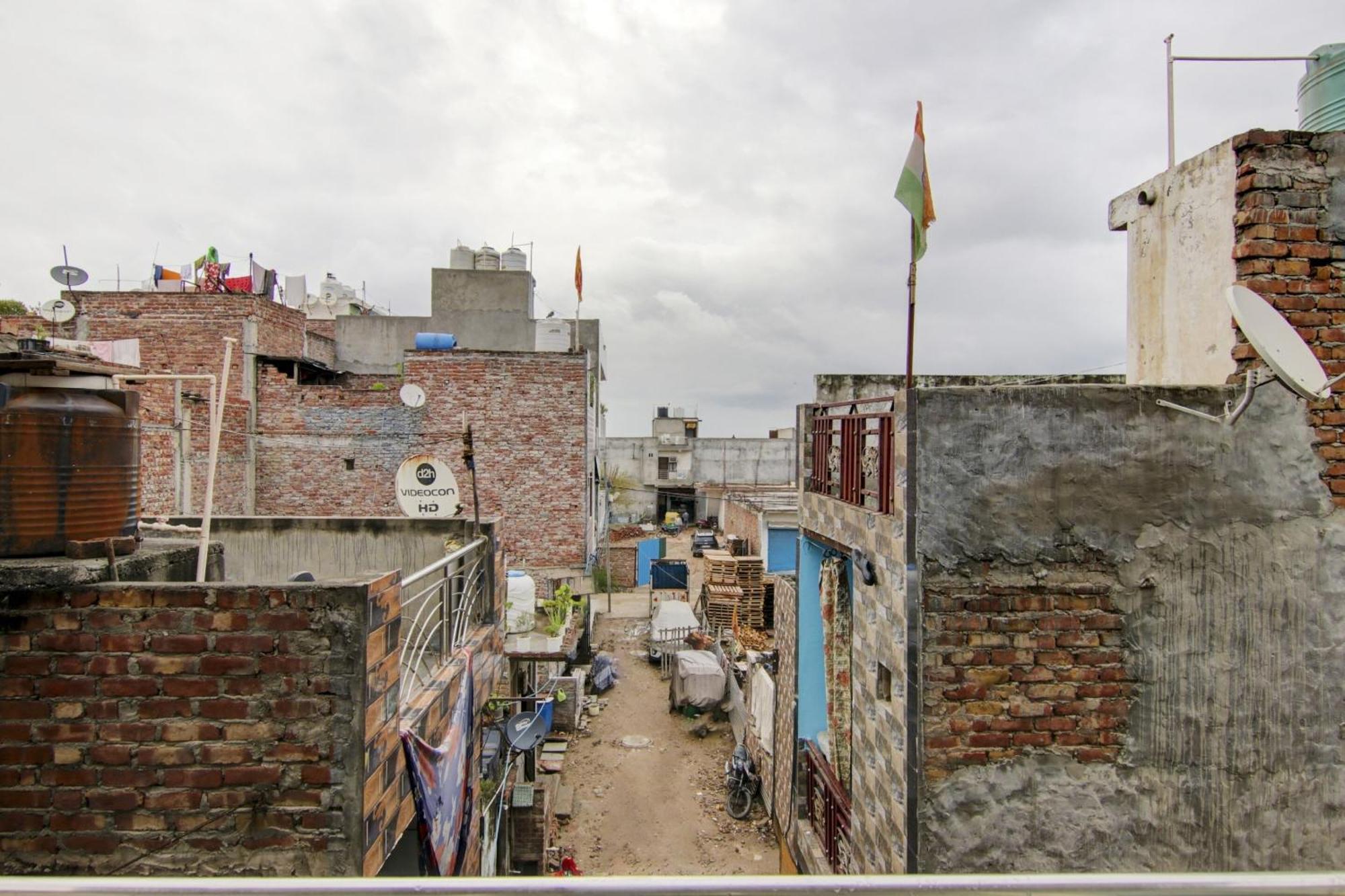 Hotel O S Palace Near Samaypur Badli Metro Station Delhi  Bagian luar foto
